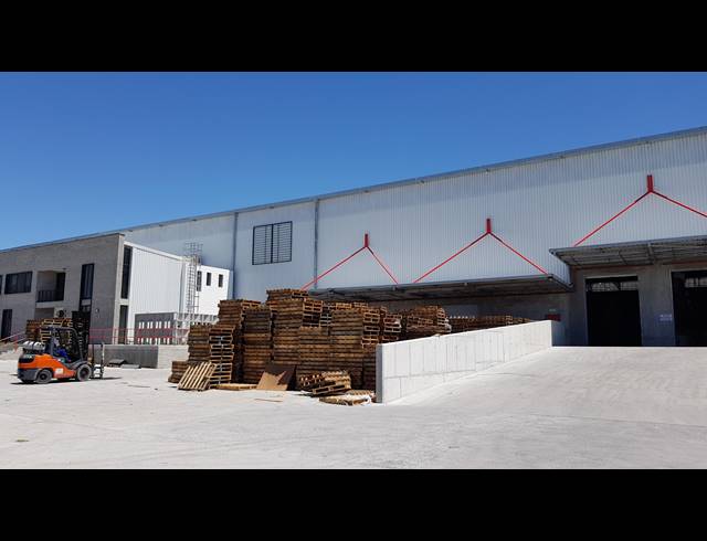 8,330M² WAREHOUSE TO LET IN BELLVILLE SOUTH INDUSTRIA